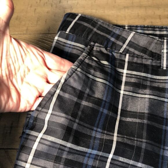 Hurley 4 pocket Shorts 🩳 in Blue and Gray Plaid. - Picture 8 of 17